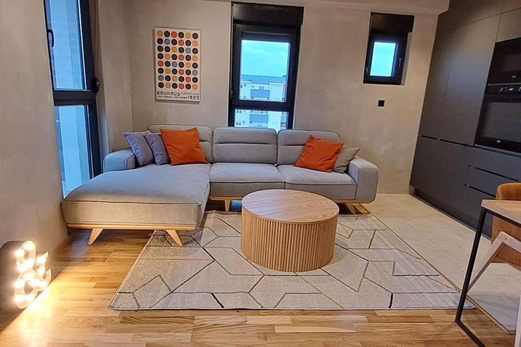 Stylish One Bedroom Apartment พอดโกริกา ภายนอก รูปภาพ