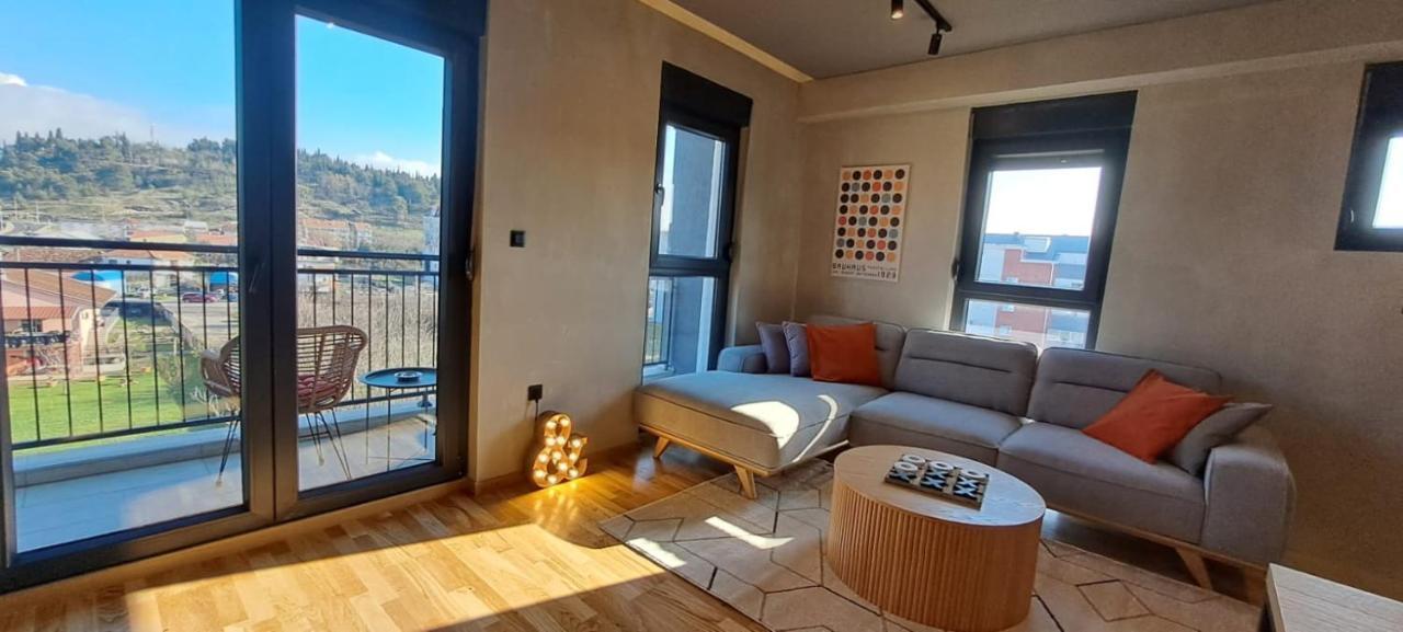Stylish One Bedroom Apartment พอดโกริกา ภายนอก รูปภาพ